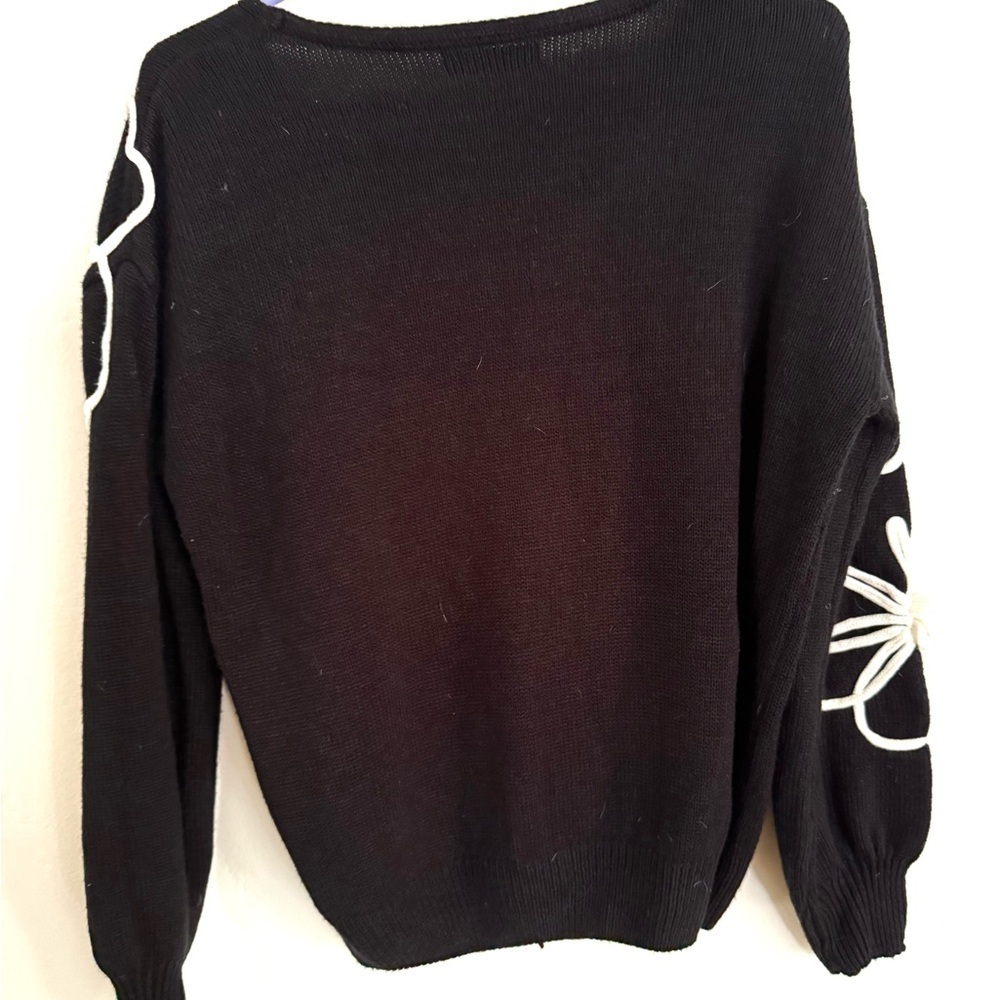 Black V-Neck Sweater with Cream Floral Design, Size Large - Picture 5 of 5